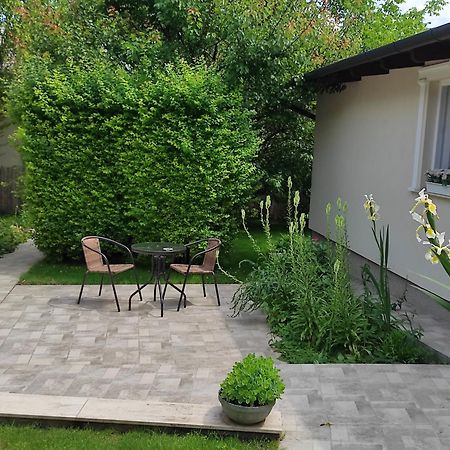 Garden Home Törökbálint Exteriör bild