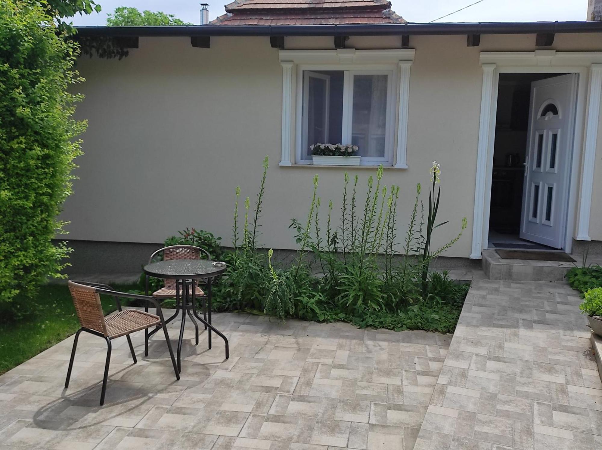 Garden Home Törökbálint Exteriör bild